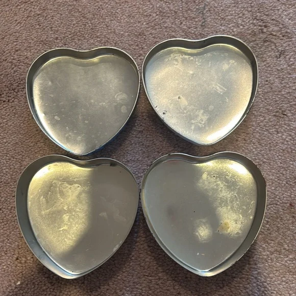 Brighton Heart Shapes Tins - Picture 2 of 3